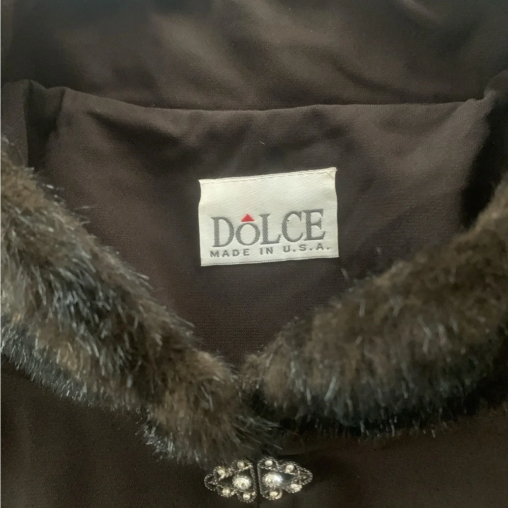 Vintage Brown Faux Fur Trim Capelet Poncho Cloak Jeweled Clasp - Picture 5 of 5